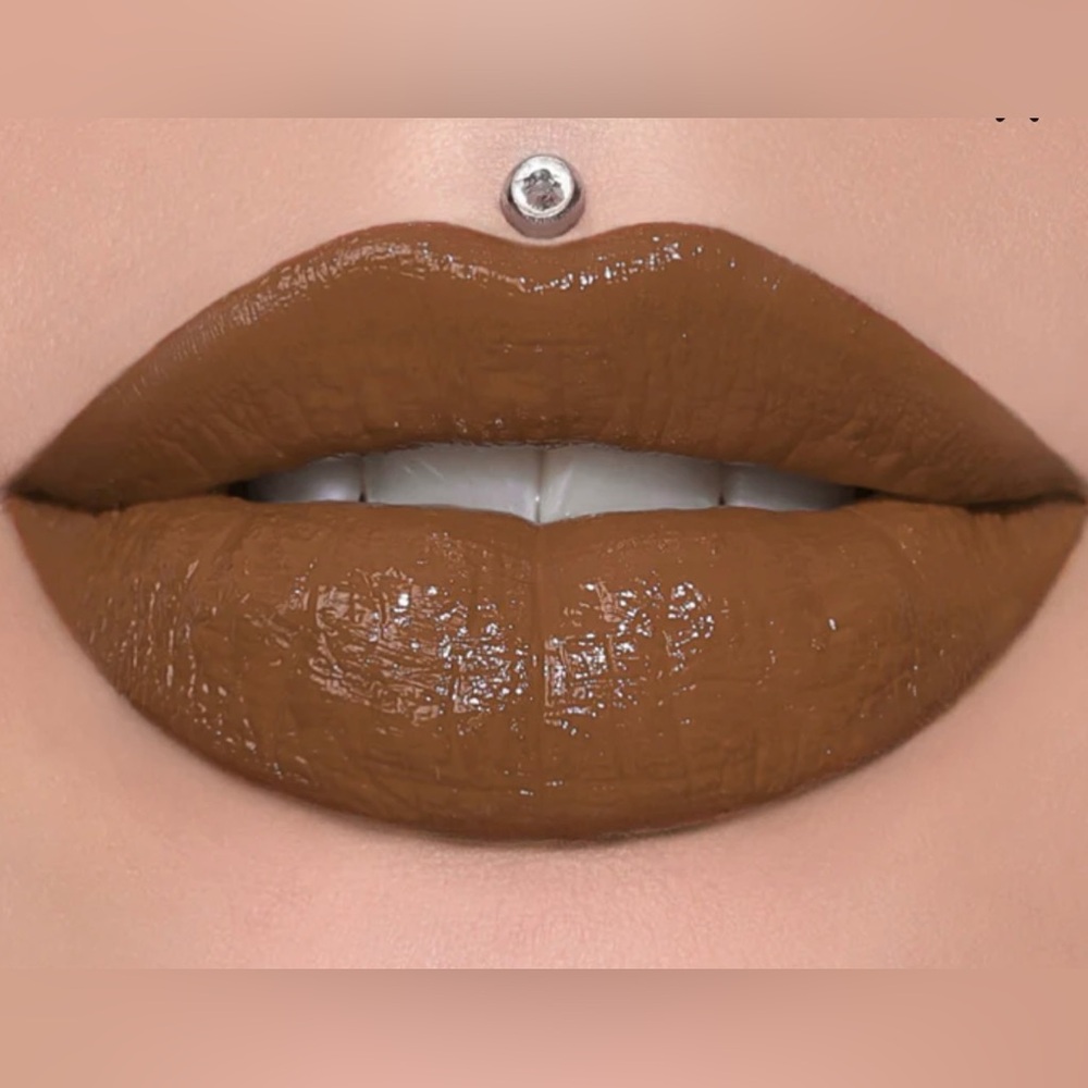 Jeffree Star Supreme Gloss in Top Shelf Shade ( brown with dark yellow tones)